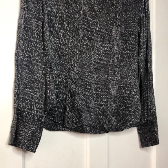 New York and Co Grey Black Snake Print 100% Silk Long Sleeve Blouse Top XL - Picture 7 of 11